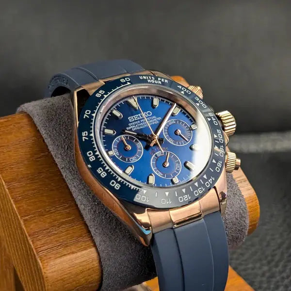 Montre Seiko modifiée style Daytona, cadran bleu, boîtier en or rose, design luxueux et moderne