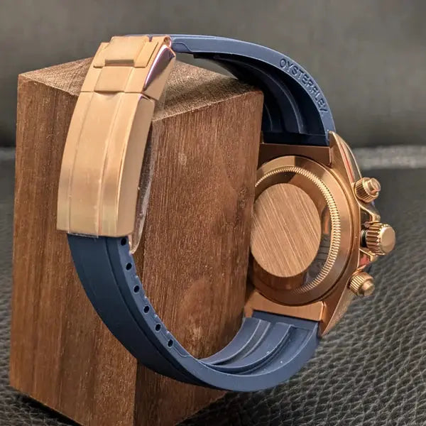 Montre Seiko modifiée style Daytona, cadran bleu, boîtier en or rose, design luxueux et moderne