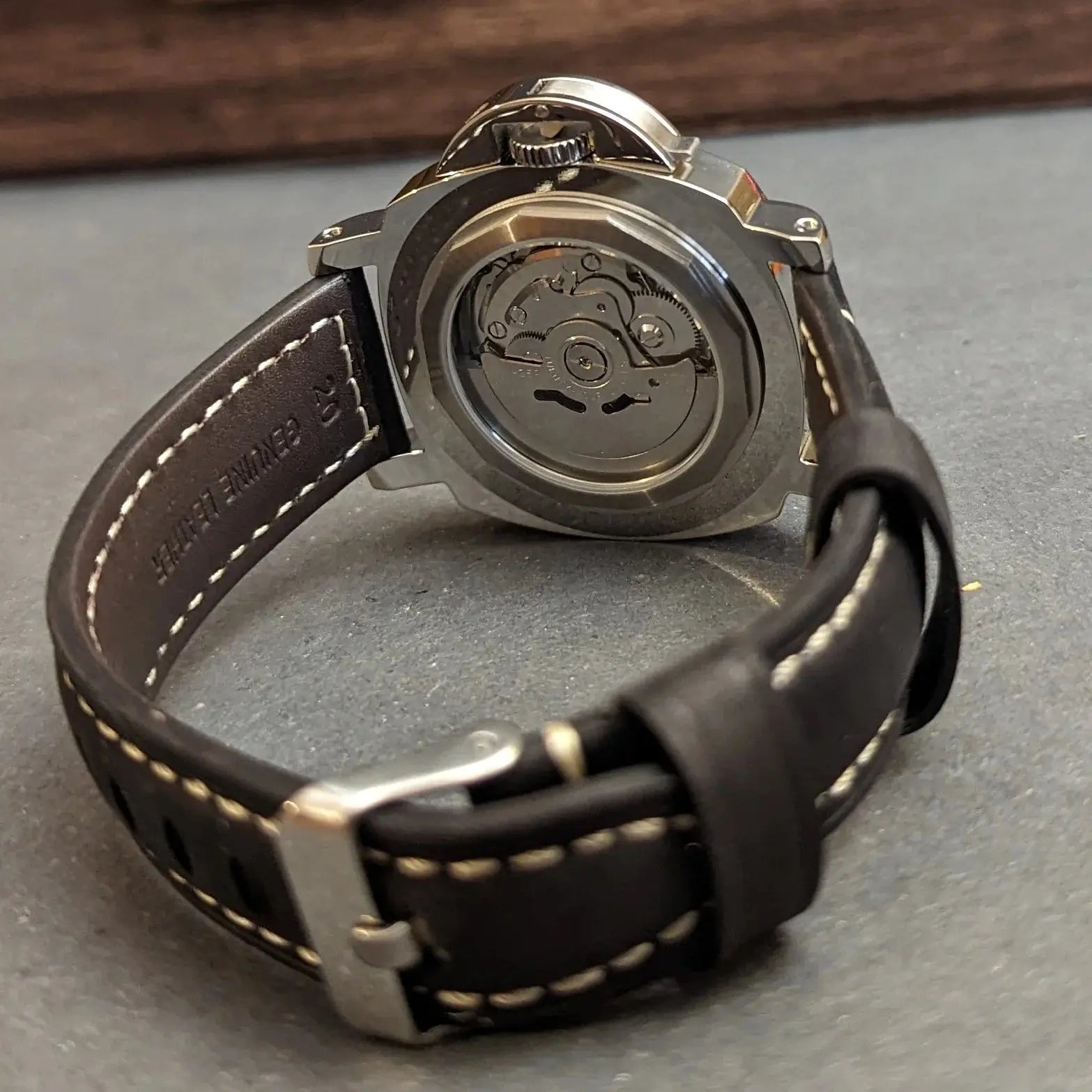 Montre Seiko modifiée style Panerai Classic Luminor, boîtier robuste, mouvement automatique, design intemporel et élégant, seiko mod,seiko modifications