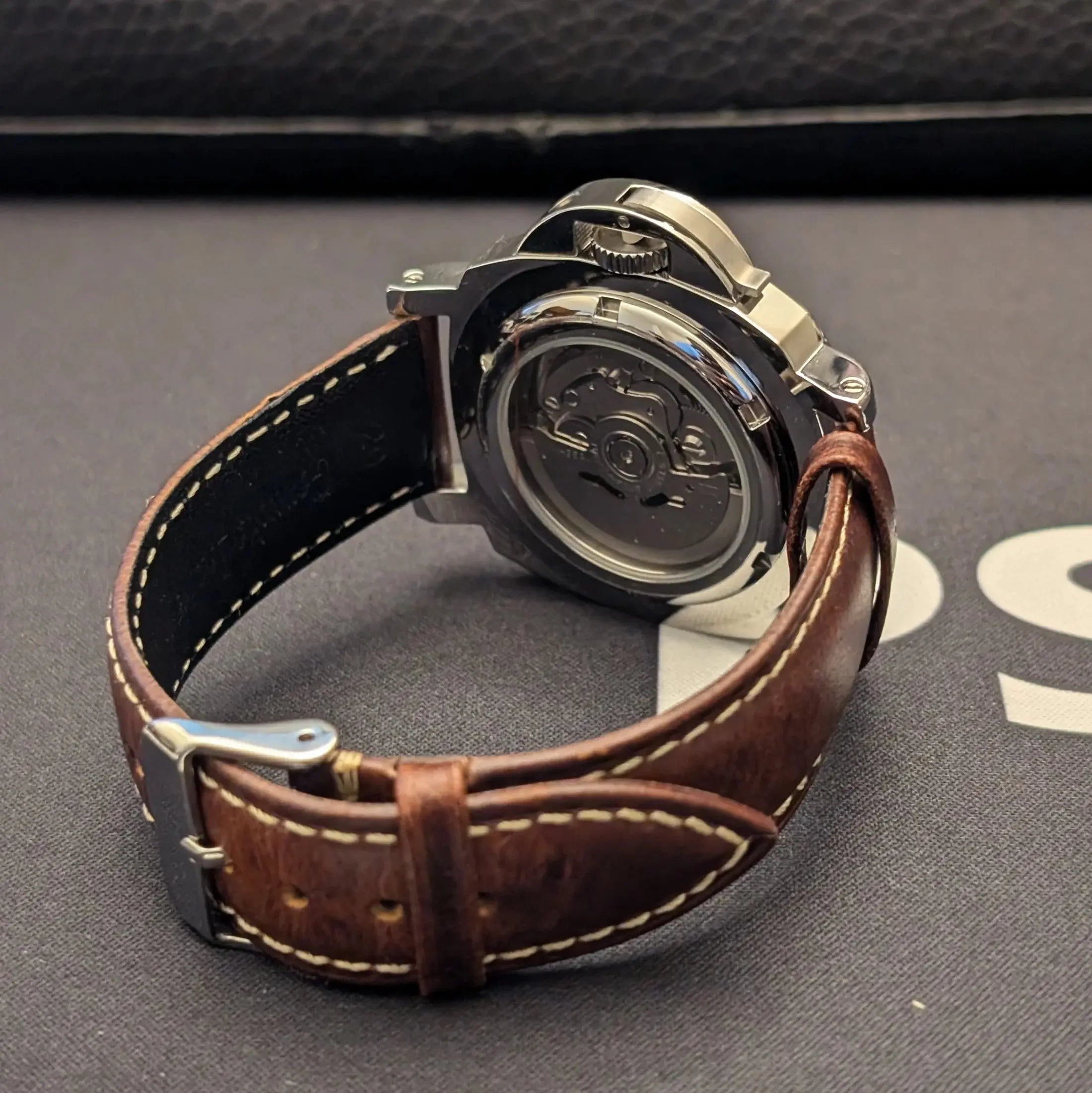 Seiko Panerai classic luminor, mouvement automatique Chrono122