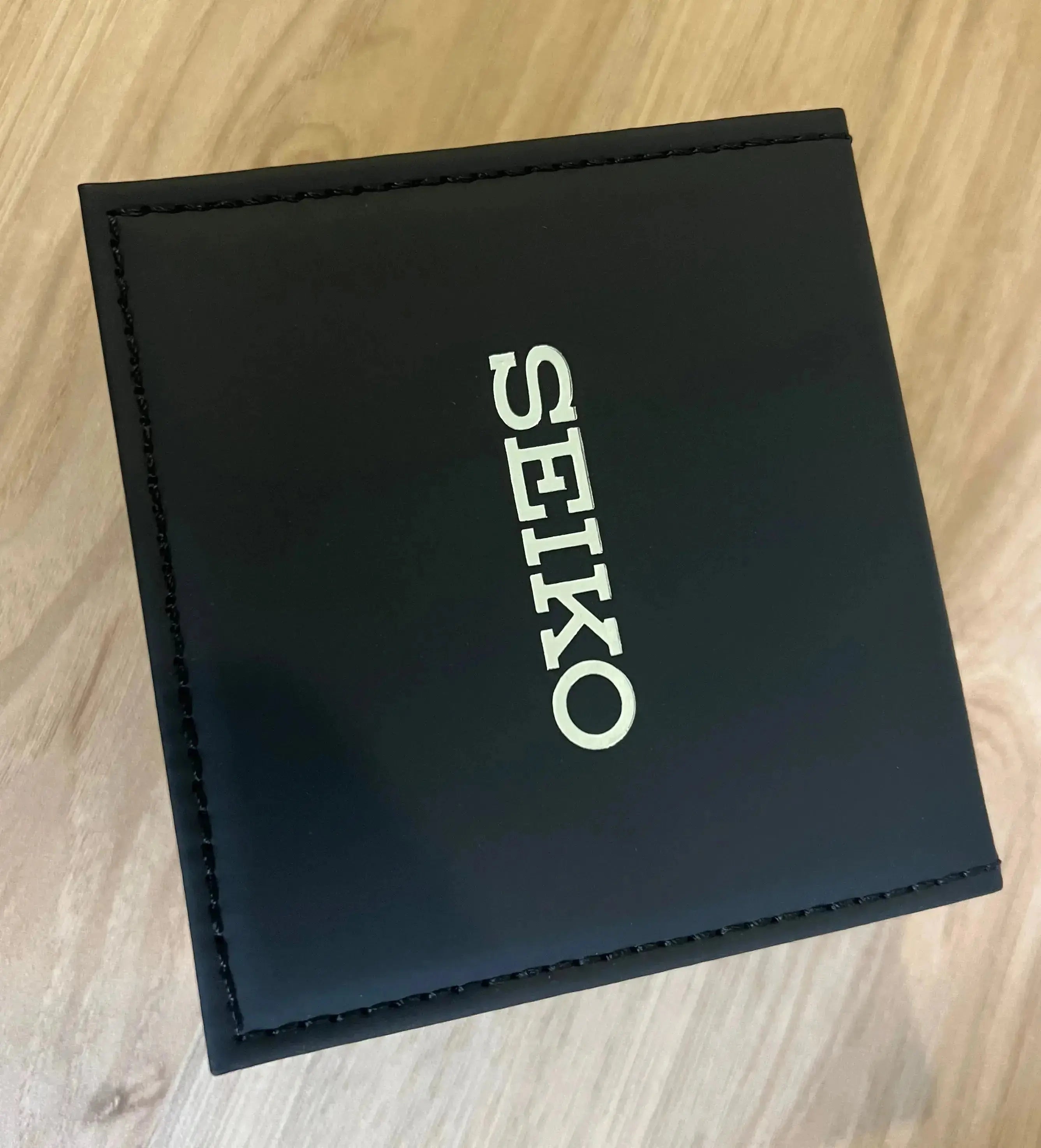 Montre Seiko modifiée GMT Master 41 Pepsi, lunette bicolore rouge et bleue, mouvement automatique, design élégant et fonction GMT