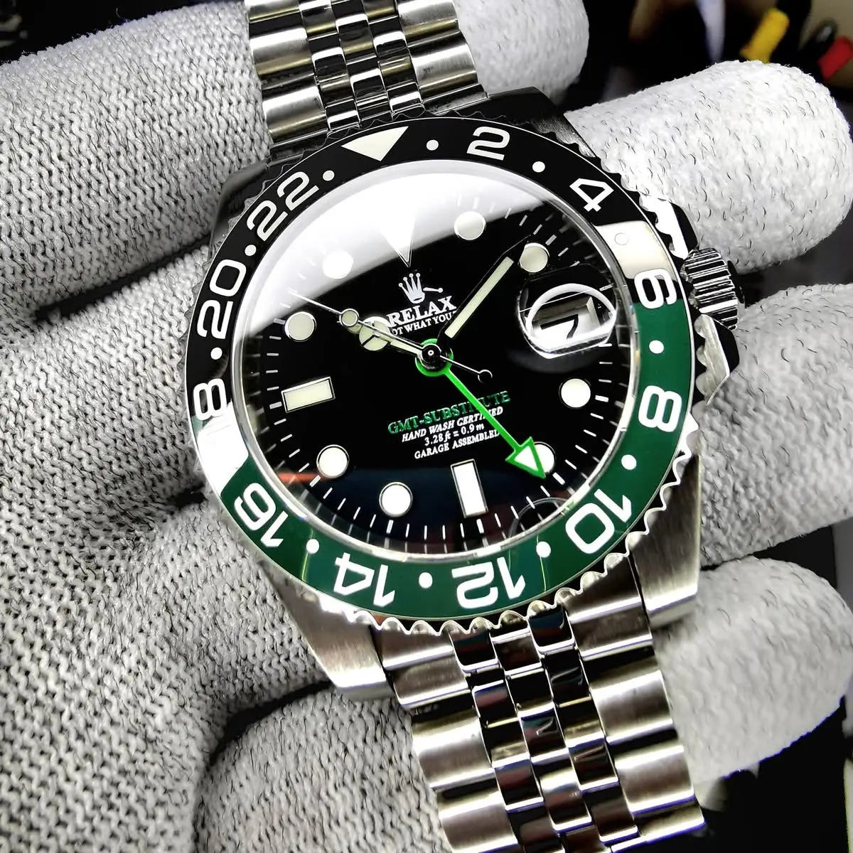 Montre Seiko modifiée Sprite, cadran vert, mouvement automatique, design dynamique et sportif.