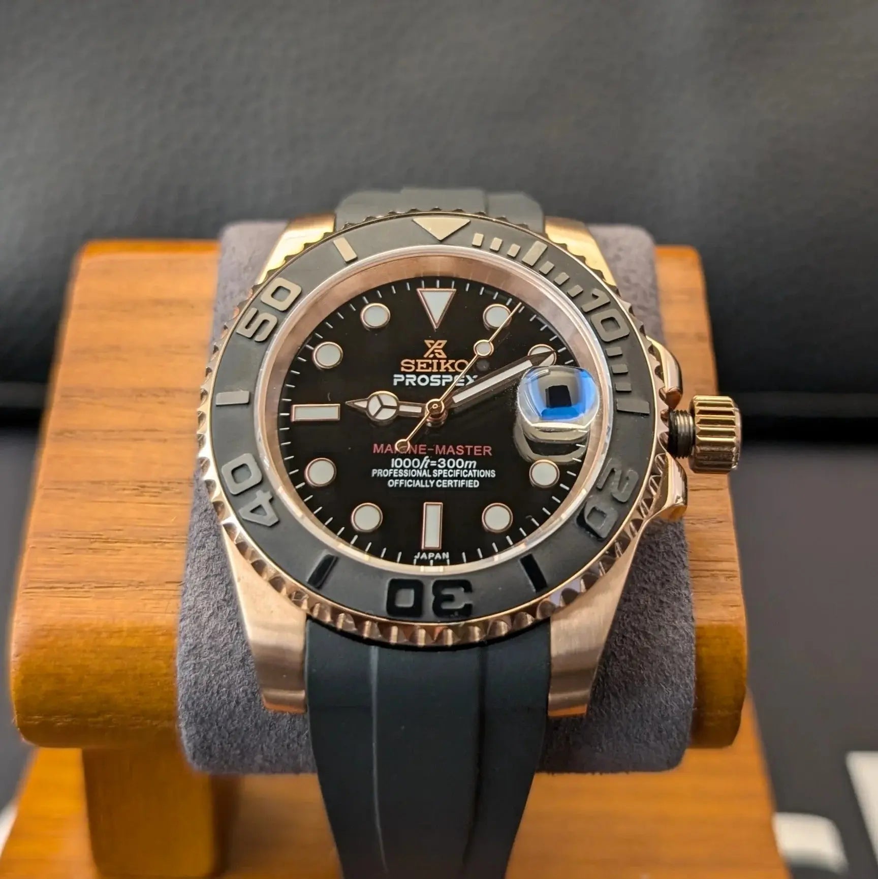 Montre classique style Yachtmaster en or rose, modèle 02, élégante et durable avec mouvement automatique Seiko.