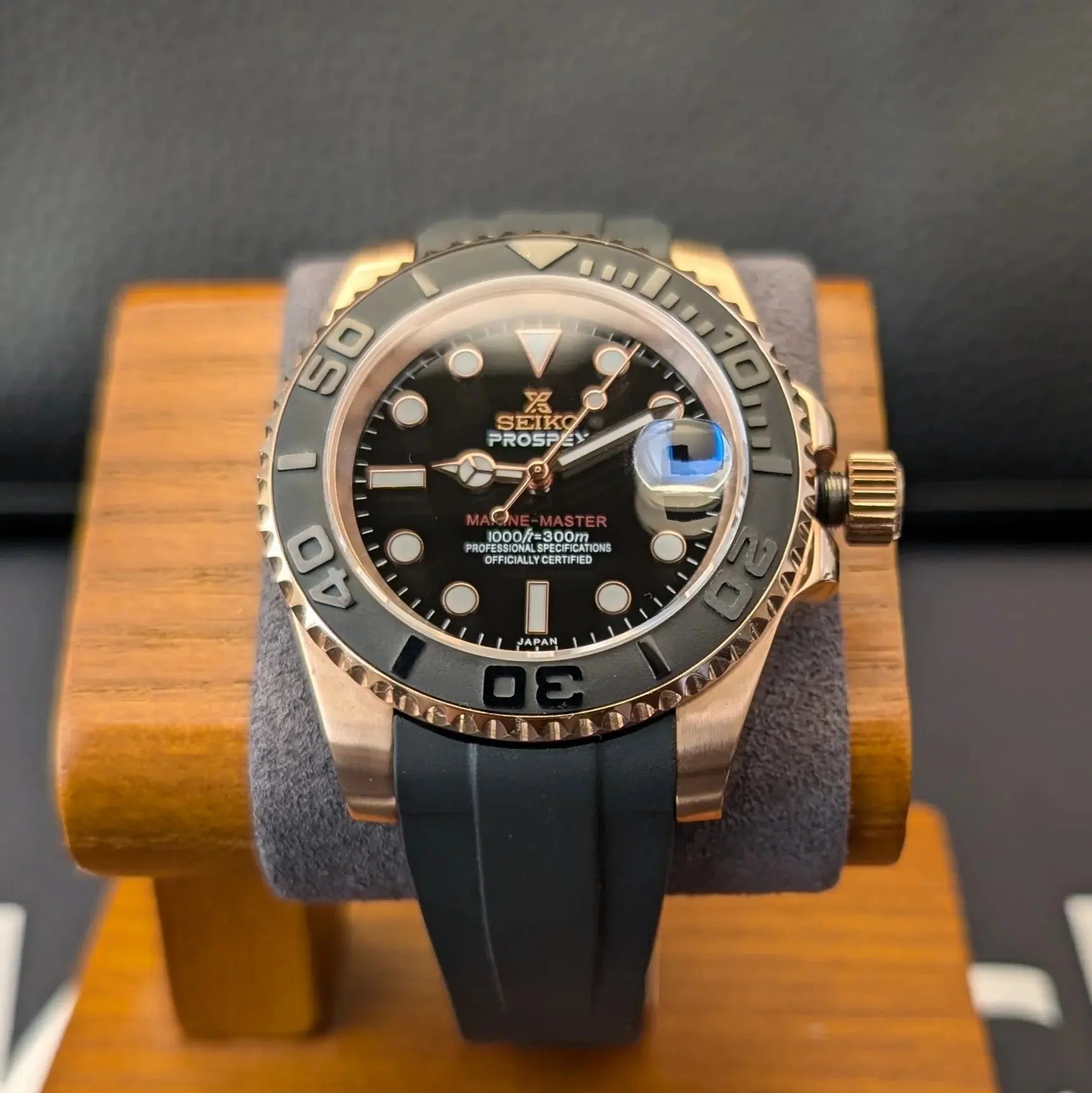 Montre classique style Yachtmaster en or rose, modèle 02, élégante et durable avec mouvement automatique Seiko.