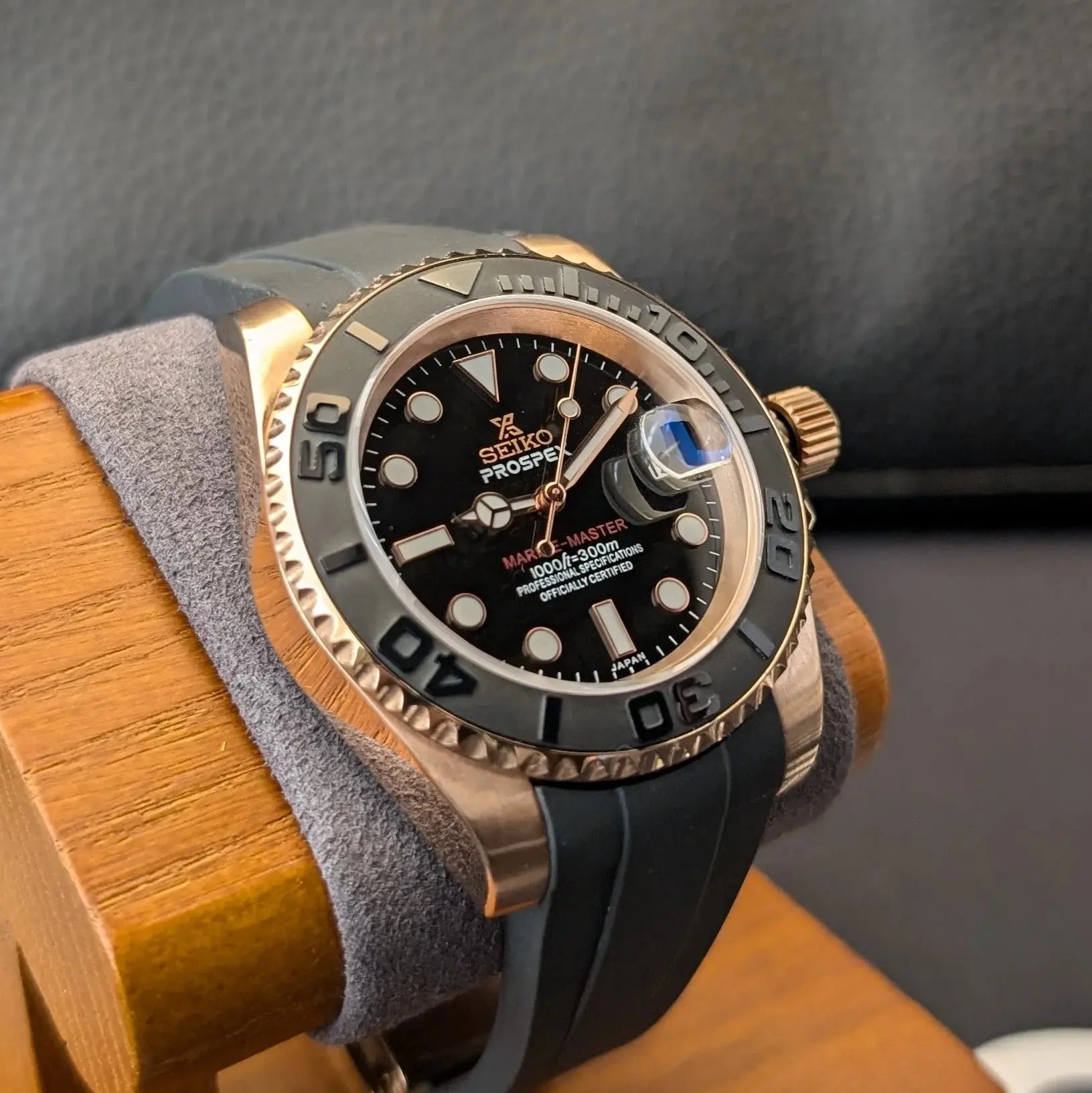 Montre classique style Yachtmaster en or rose, modèle 02, élégante et durable avec mouvement automatique Seiko.