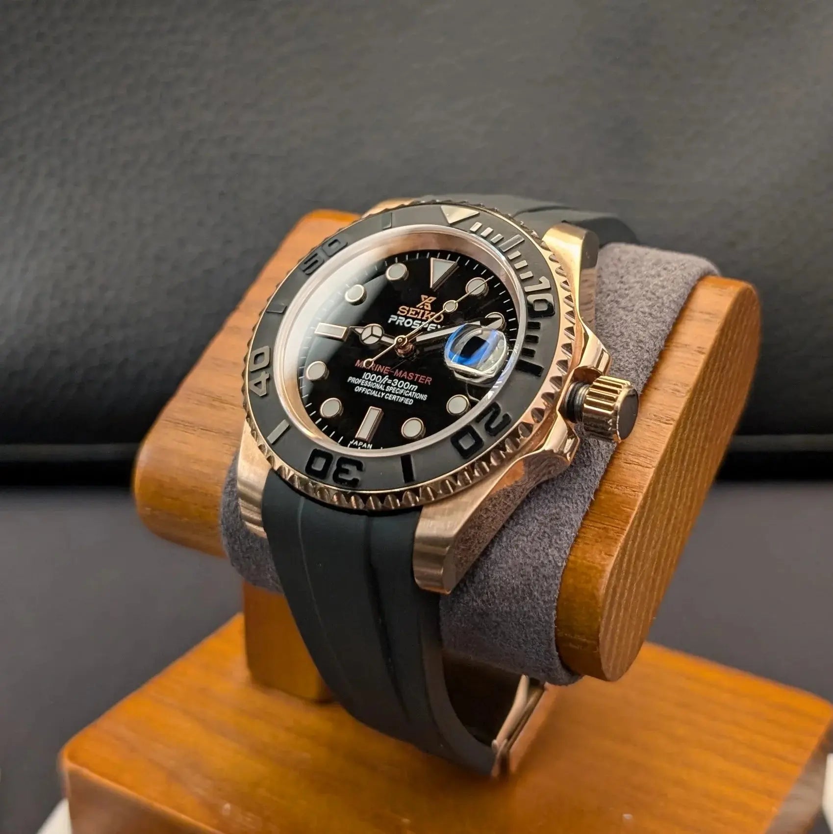 Montre classique style Yachtmaster en or rose, modèle 02, élégante et durable avec mouvement automatique Seiko.