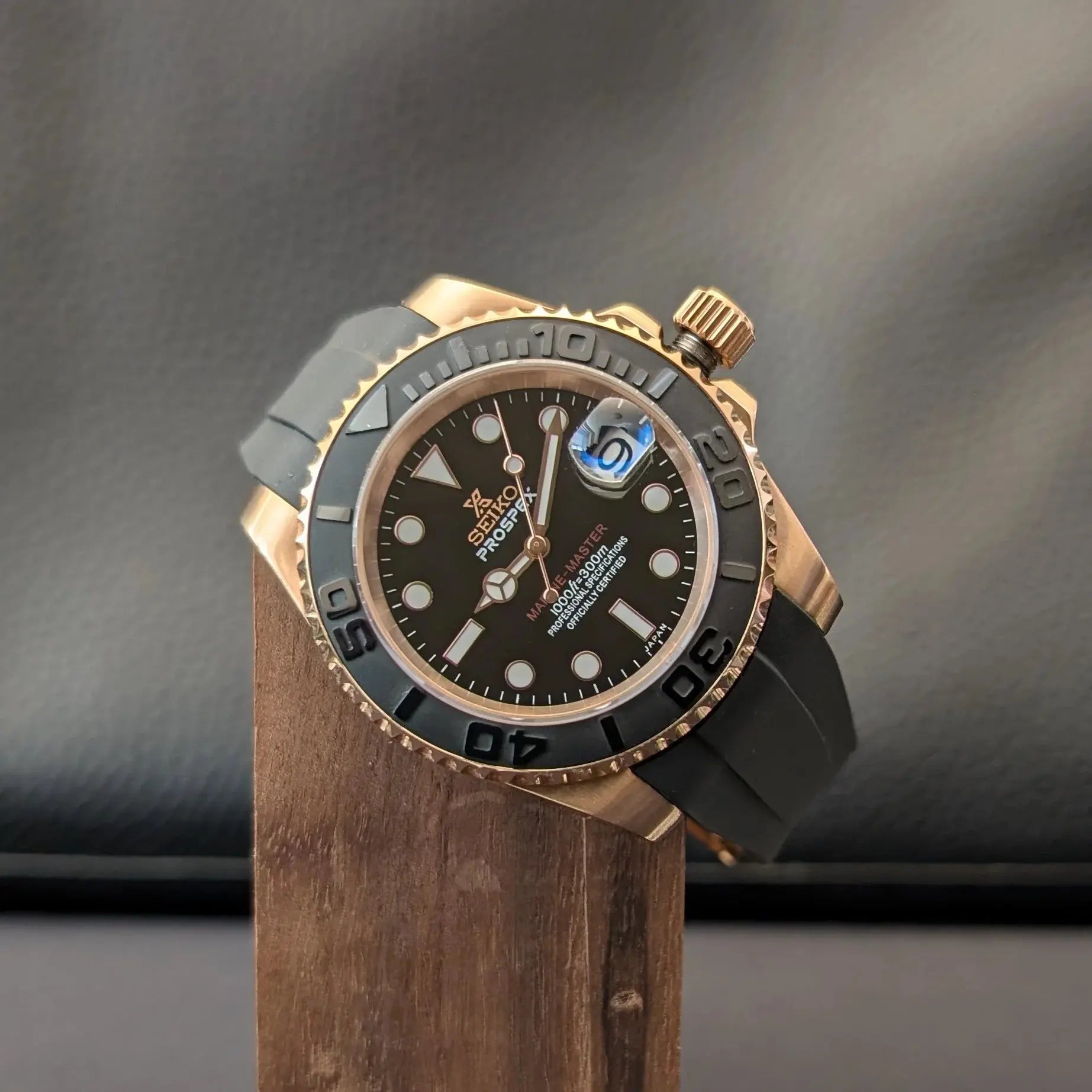 Montre classique style Yachtmaster en or rose, modèle 02, élégante et durable avec mouvement automatique Seiko.