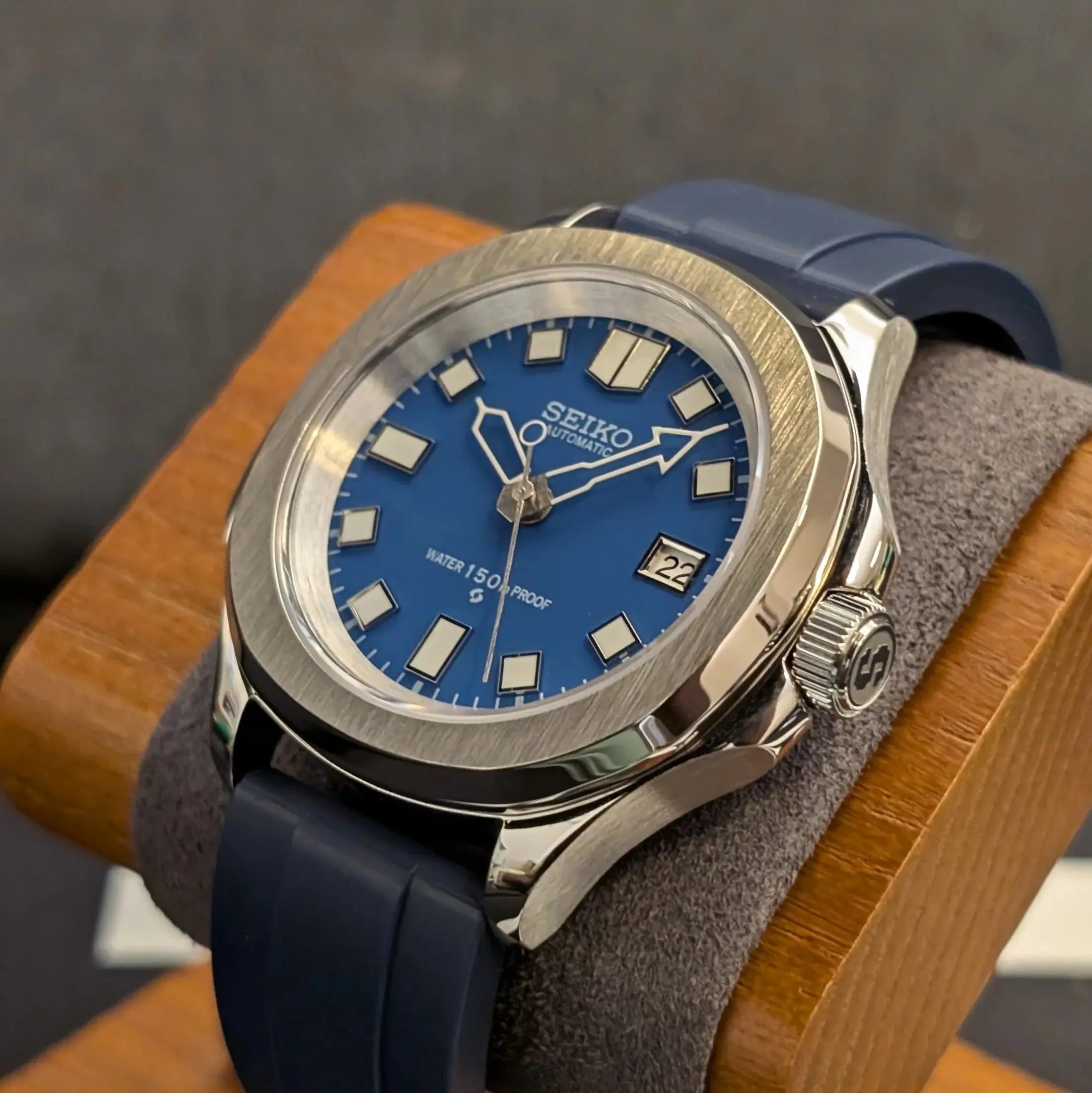 Seiko modfiée, seiko-mod seiko naut bleue
seiko nautilus, seiko mod, seikonaut, mod seiko.