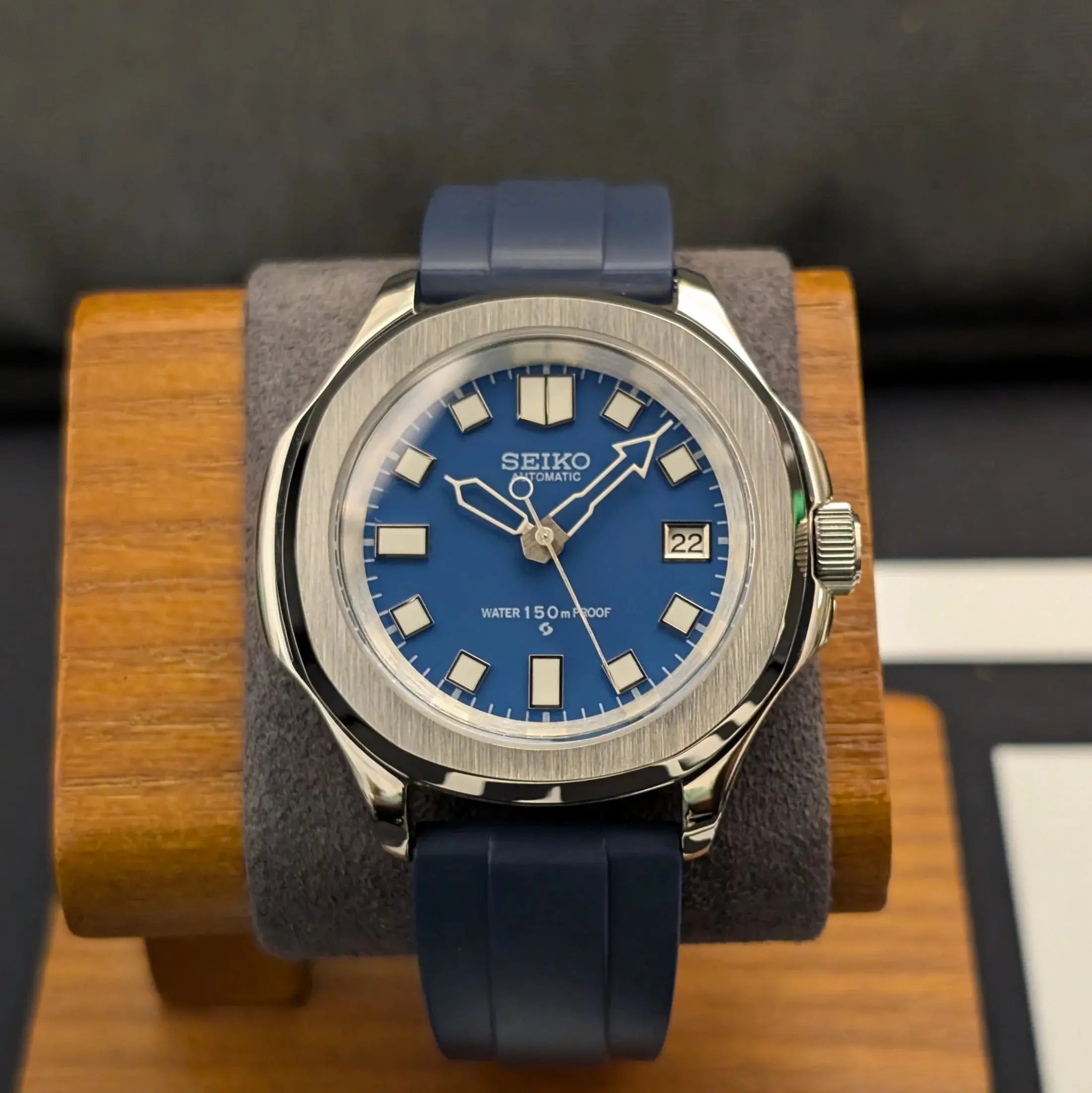Seiko modfiée, seiko-mod seiko naut bleue
seiko nautilus