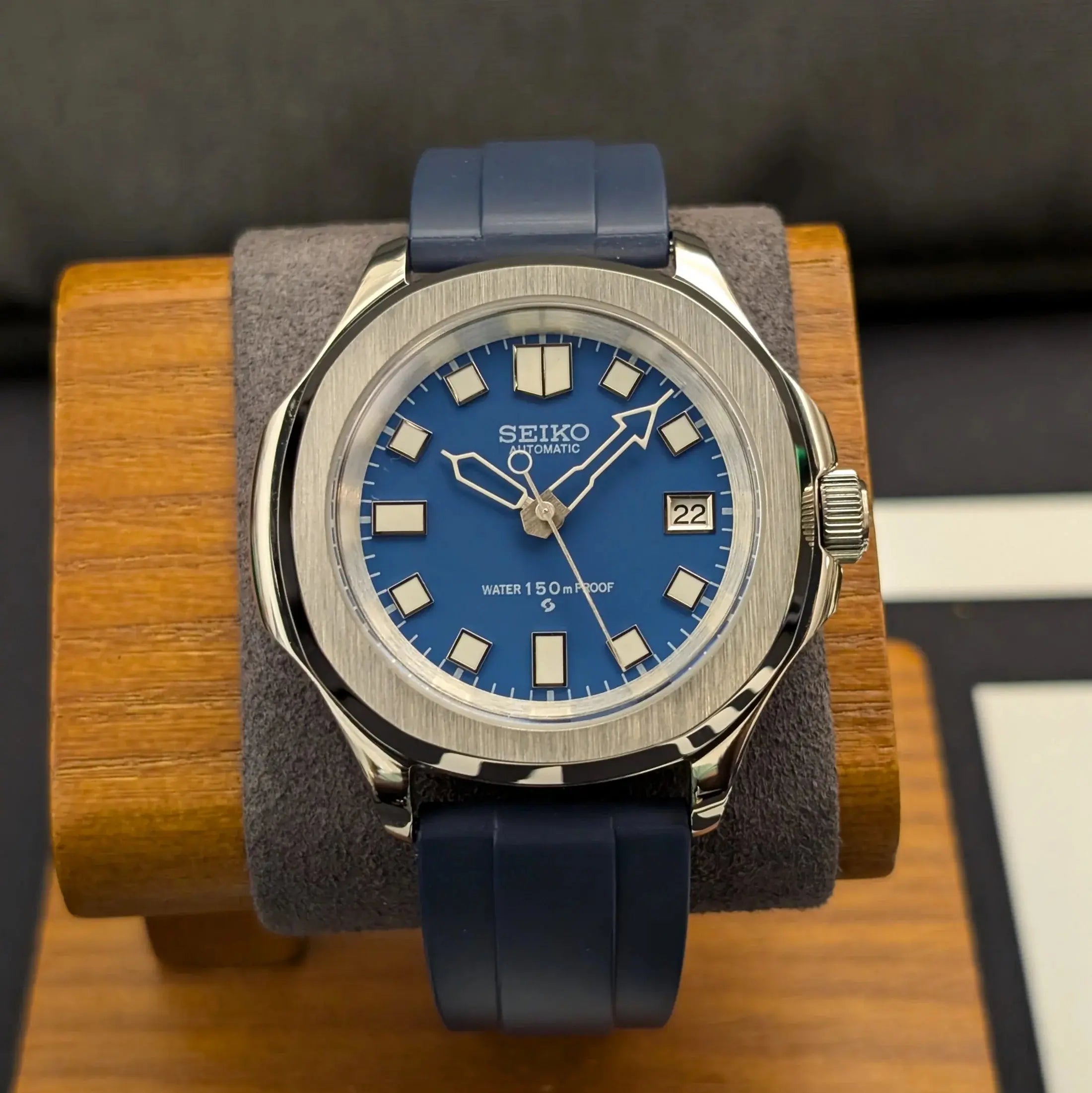 Seiko modfiée, seiko-mod seiko naut bleue
seiko nautilus