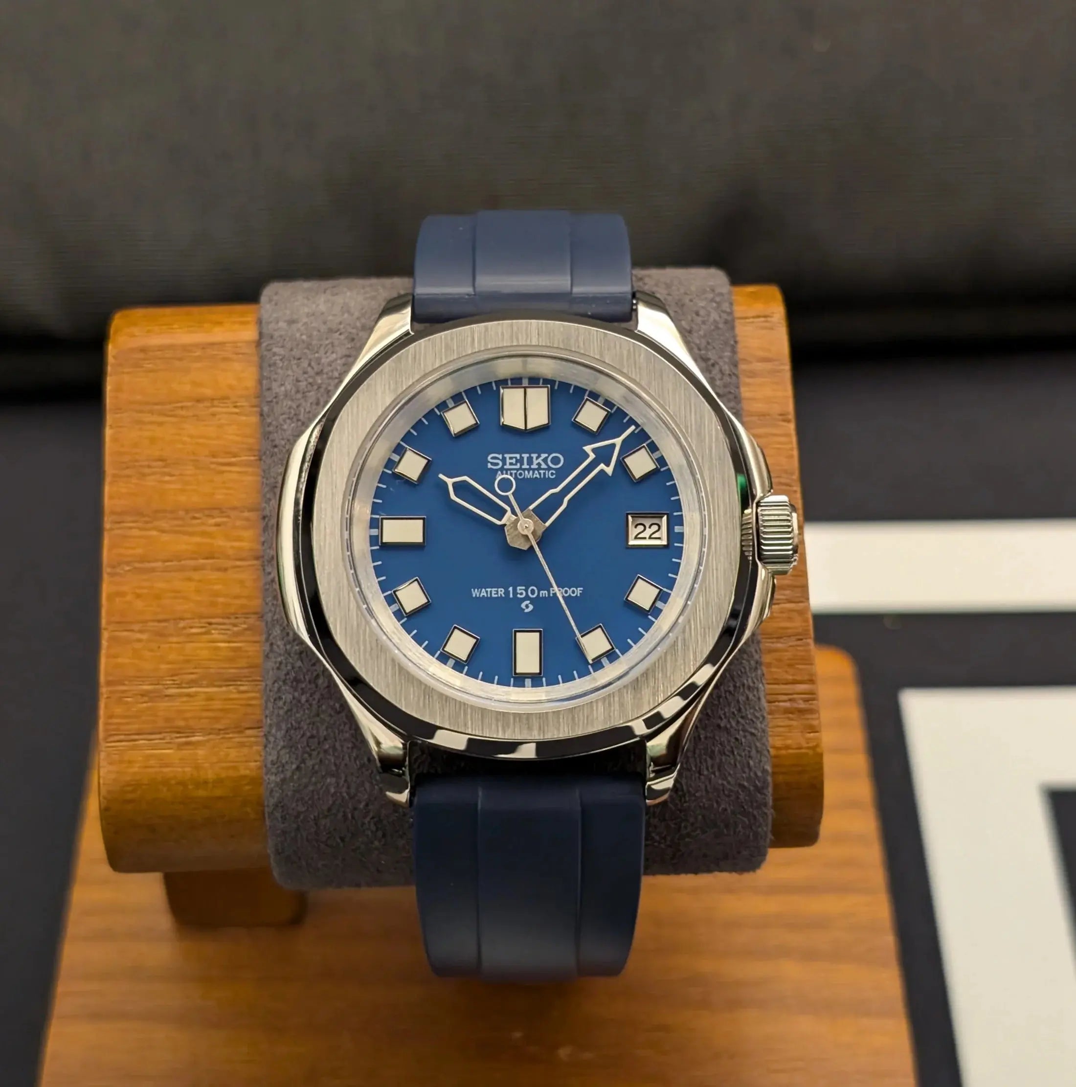 Seiko modfiée, seiko-mod seiko naut bleue
seiko nautilus