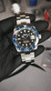 Montre Submariner modifiée, cadran bleu avec fond noir, design élégant et robuste, étanchéité 300m
